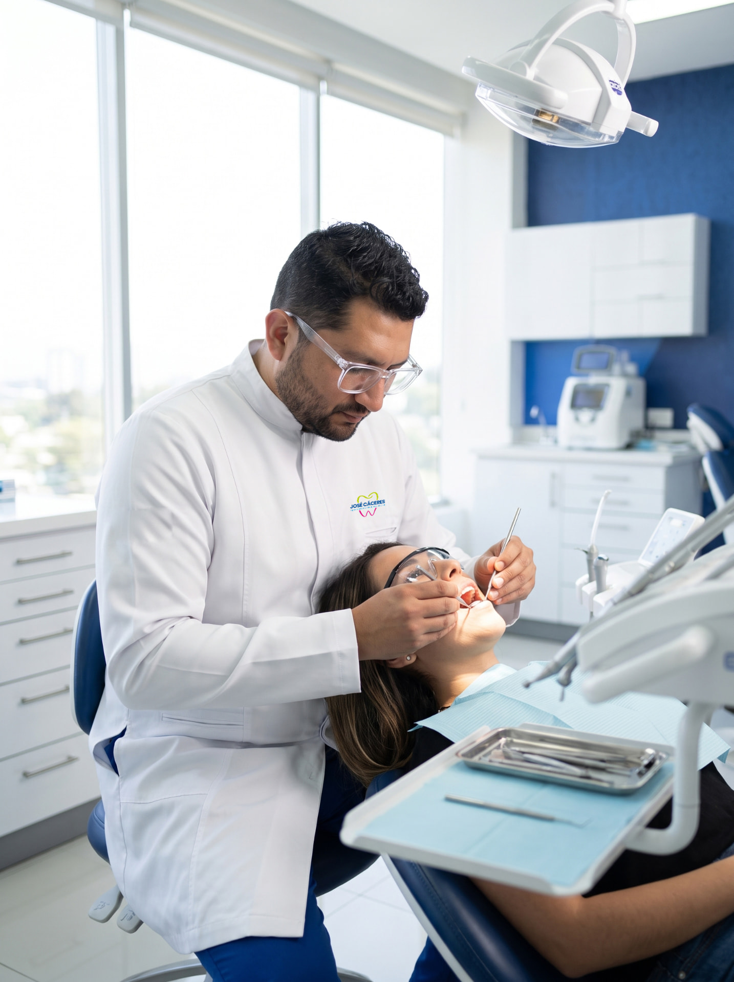 Revisión dental con instrumental especializado